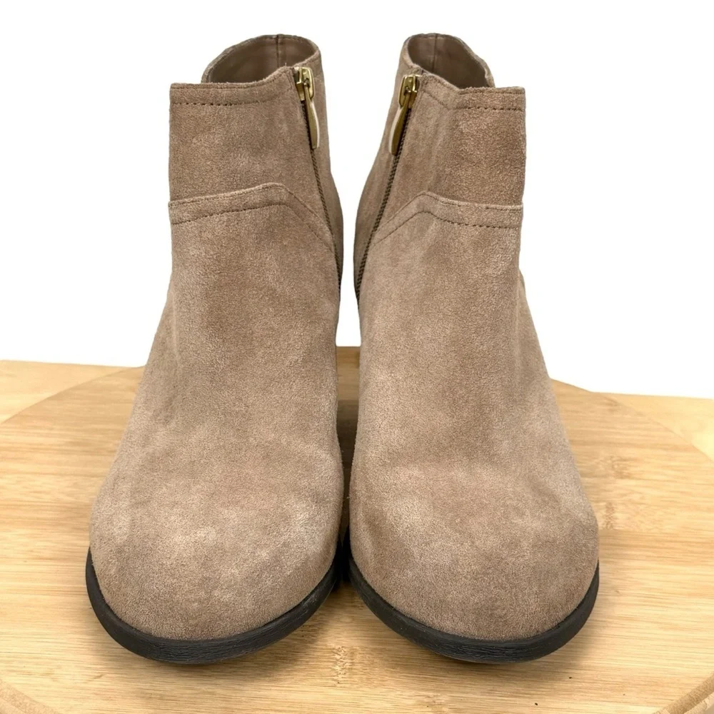 Franco Sarto Domino Suede Block Heel Tan Ankle Boots – Women’s Size 11M